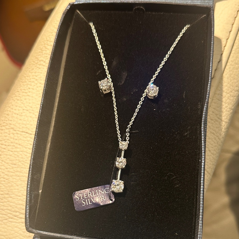 Dazzling Silver Necklace with Cubic Zirconia